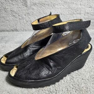 FLY‎ LONDON Black Pebbled Leather Peep Toe Wedge Sandals Shoes Women's EU 41 10